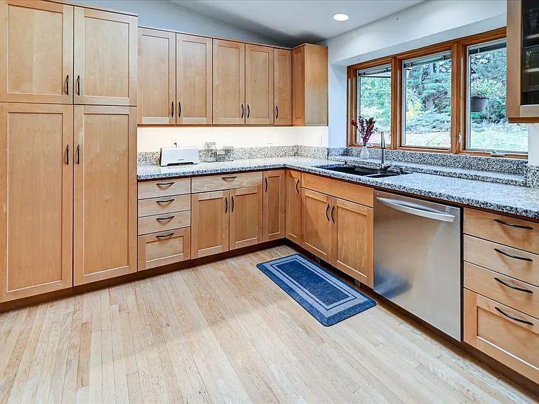 4746 Lafayette Dr — Photo 36