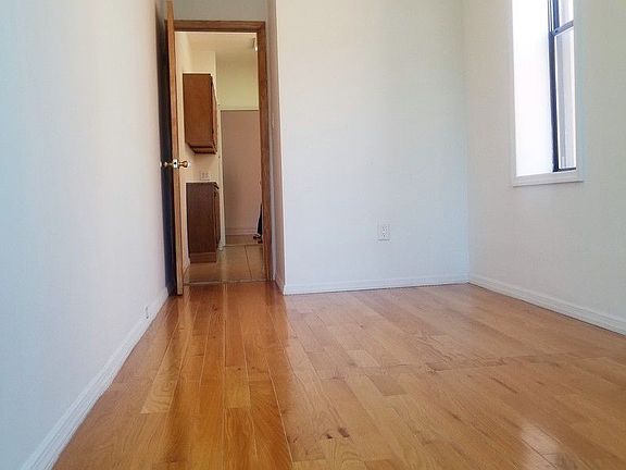 5th image of 218 Kingsland Ave APT 3