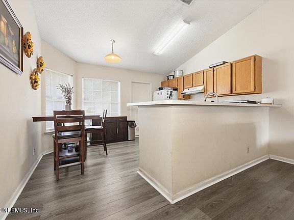 5th image of 2249 DUMFRIES Circle E