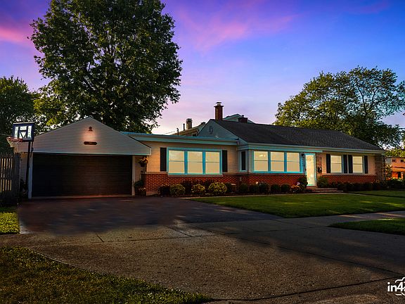 3rd image of 9242 Belleforte Ave