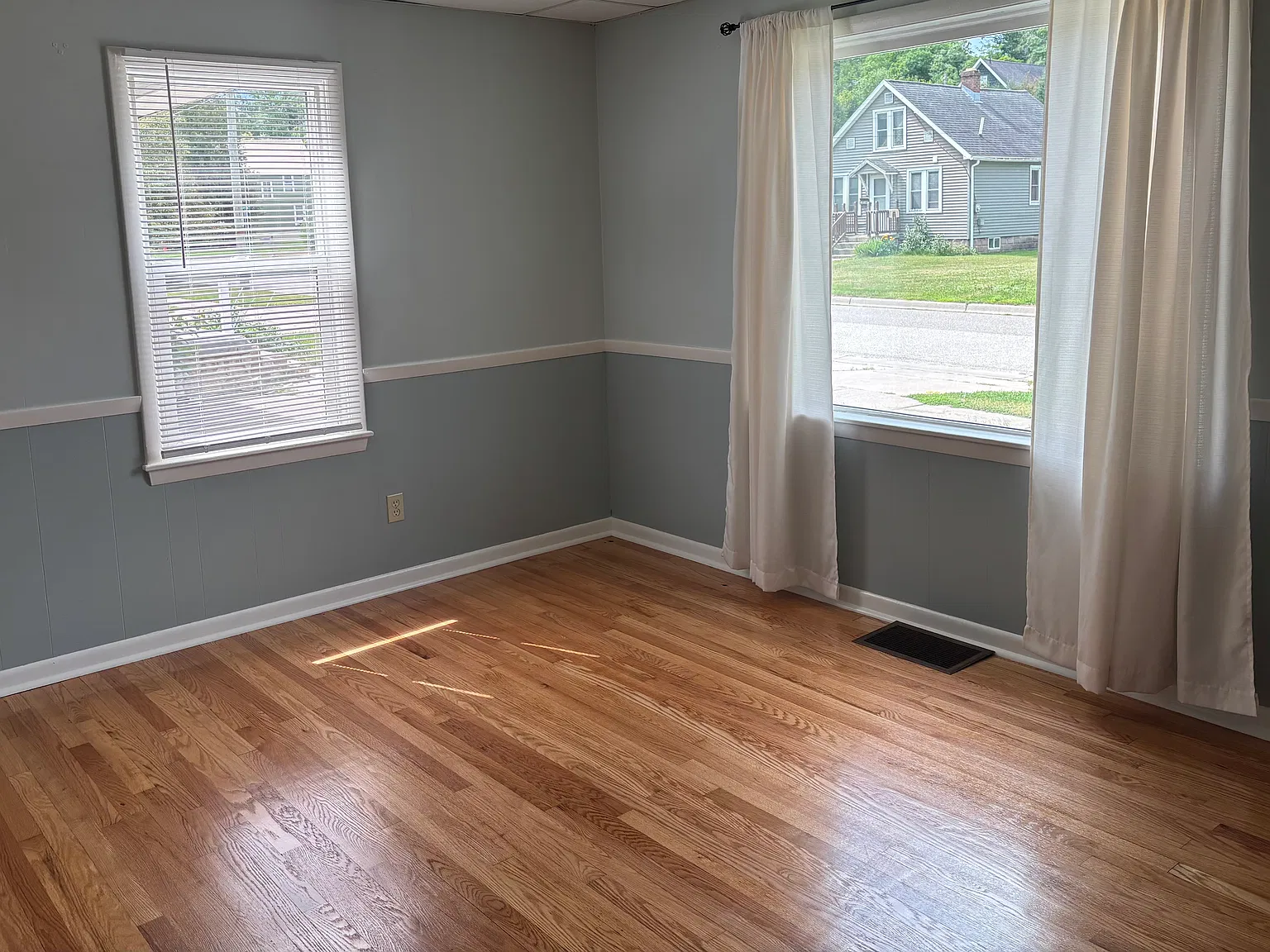 1205 John St — Photo 3