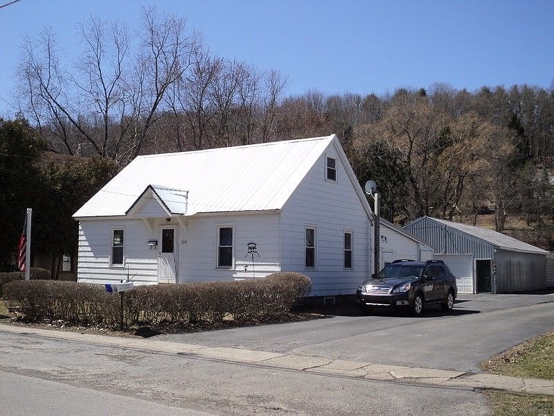 1st image of 125 Nichols St