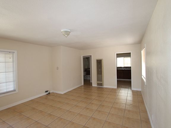 3rd image of 1712 Elwood St