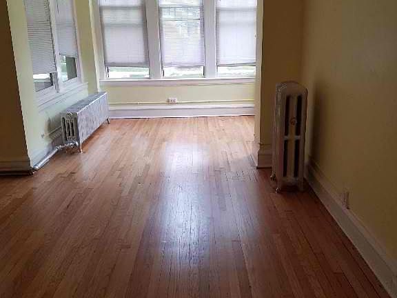 3rd image of 6442 N Glenwood Ave APT 1C