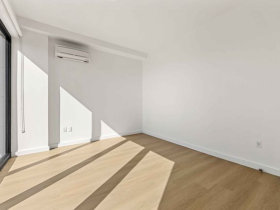 3rd image of 2201 Beverley Rd #9B
