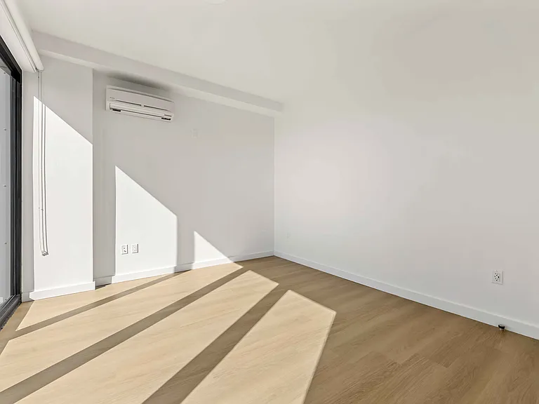 2201 Beverley Rd #616B — Photo 4