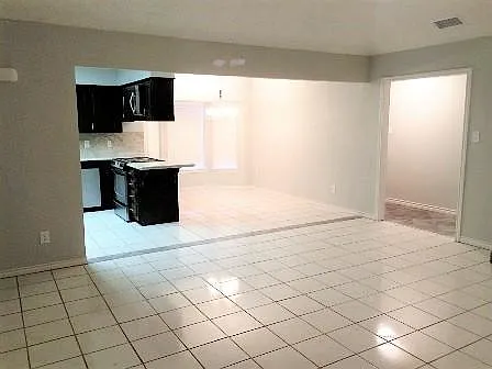 3 bed, 1401 sqft, $1,495 — Photo 3