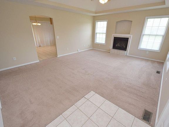5th image of 504 E Denton Cir