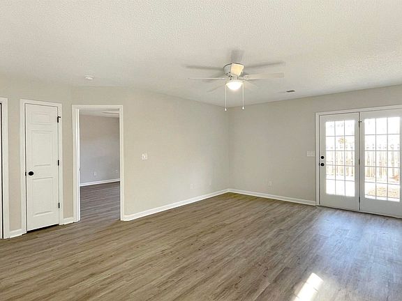 3rd image of 236 Bridgedale Dr
