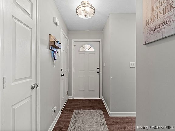 4th image of 820 Twin Oaks Drive