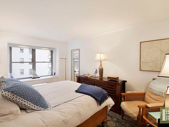 5th image of 2 5th Ave APT 6C