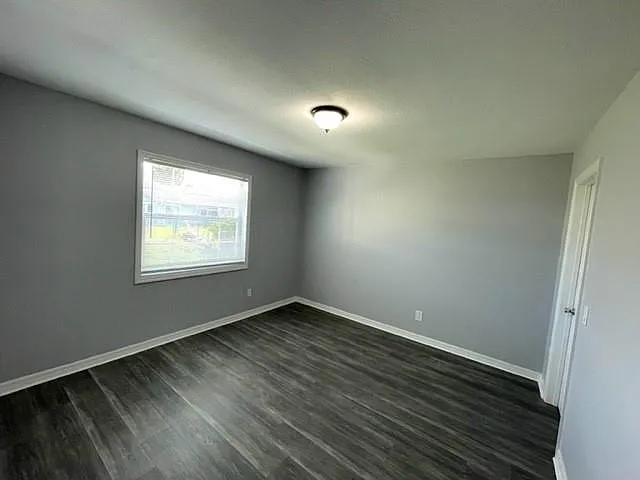 705 Harland Ct — Photo 6