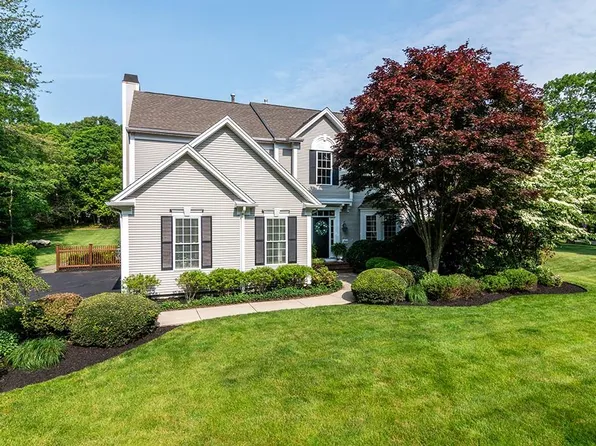 264 Fieldstone Ln N, Saunderstown, RI 02874