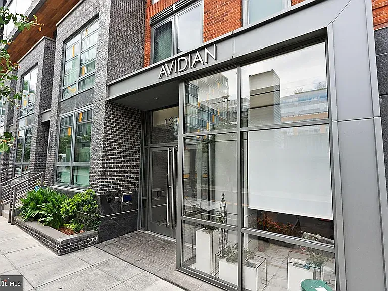 1211 Van St SE #Penthouse 4 — Photo 27