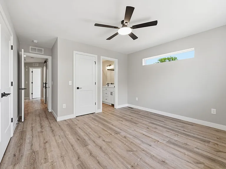 4728 Walworth Ave — Photo 27