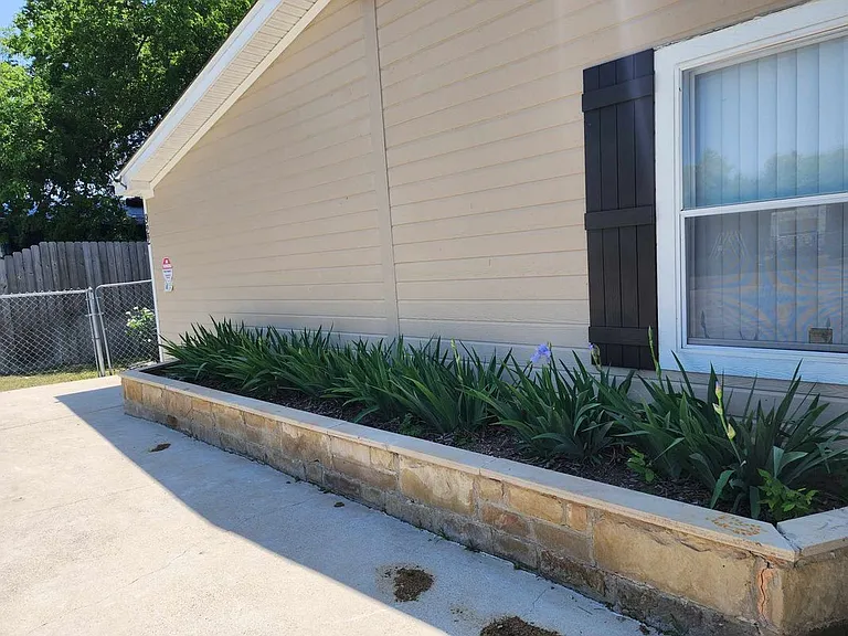 922 Ashwood St — Photo 7