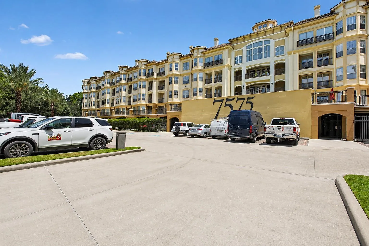 2 bed, 2.0 bath, 1310 sqft, $1,800 — Photo 2