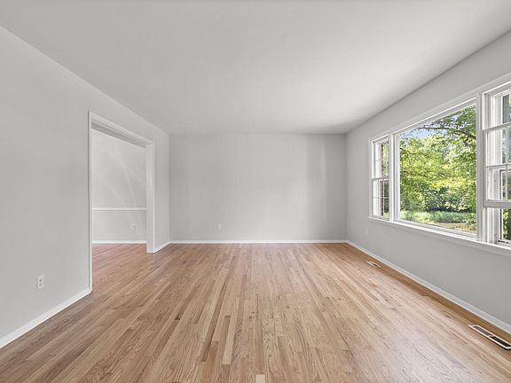 5th image of 3602 Grosvenor Dr