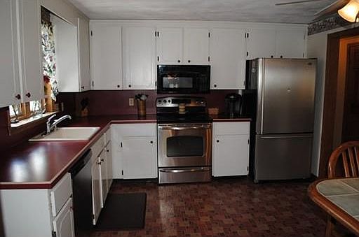 4th image of 150 Saint Claire St