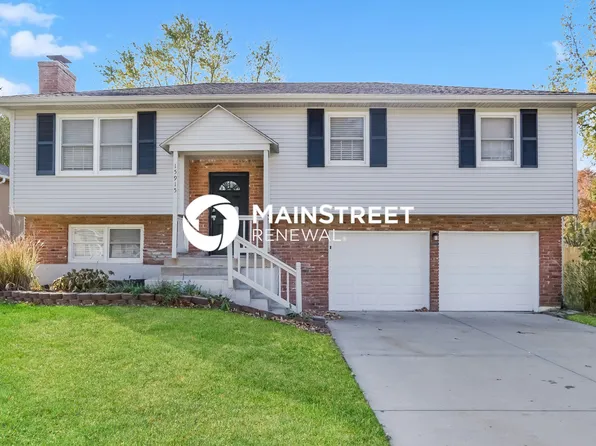15915 W 152nd Cir, Olathe, KS 66062