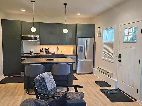 3rd image of 620 Cedar St #2