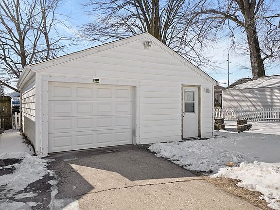 3rd image of 2616 Clough Ave