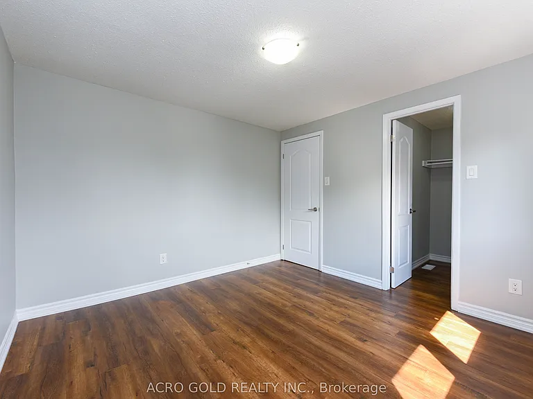 19 Hoskins Sq — Photo 24