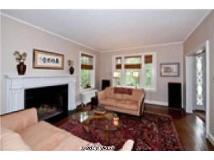 3021 Cathedral Ave NW photo 1