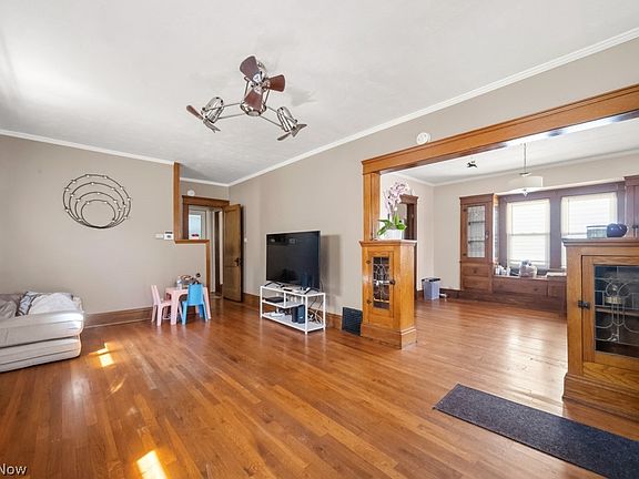 4th image of 2510 Montclair Ave