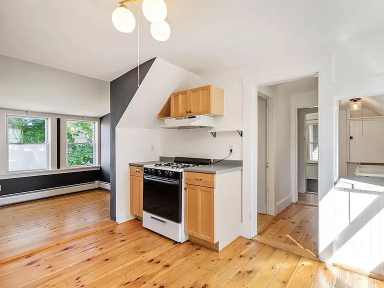 16 Pine St #2 — Photo 3