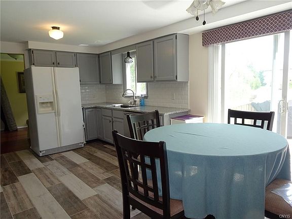 3rd image of 8208 Yukon Dr