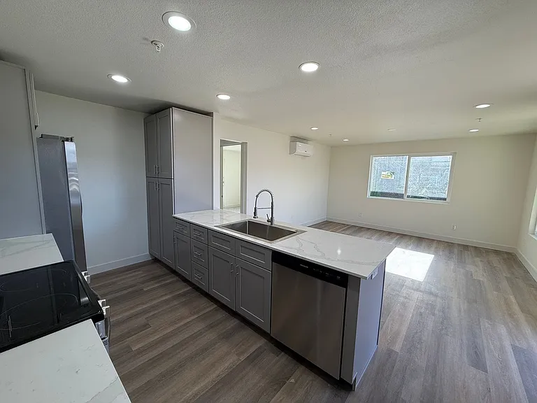 1565 Carlin St — Photo 4