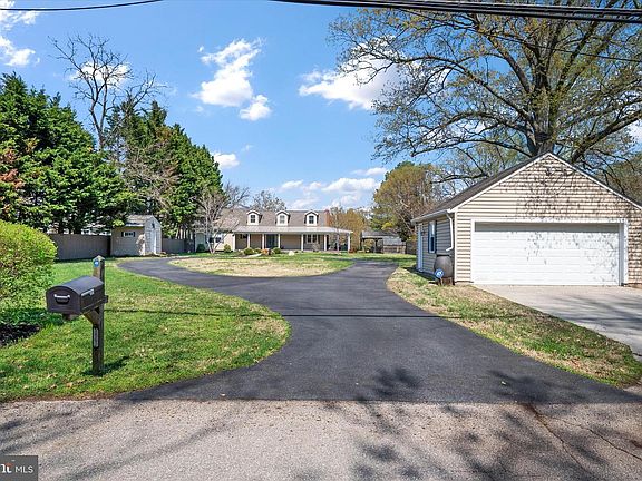 3rd image of 1862 Cedar Rd