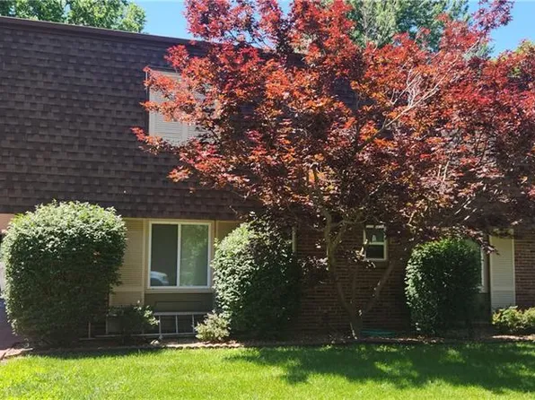 305 College St, Paola, KS 66071