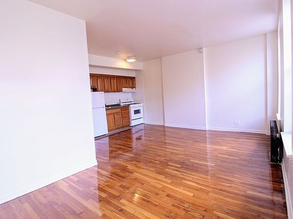 5th image of 590 Franklin Ave #3A