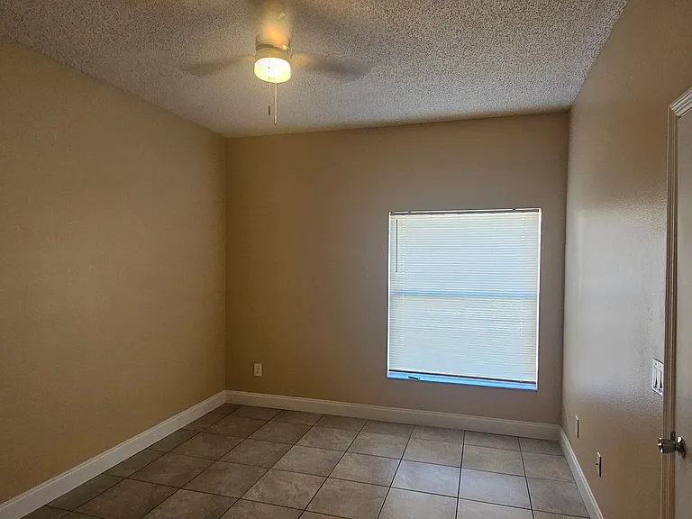 14560 Laguna Beach Cir — Photo 7