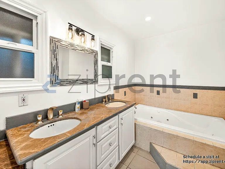 138 N Hamel Dr — Photo 19