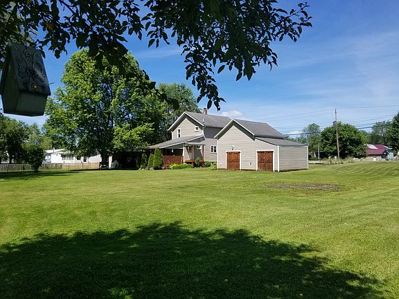 2 stall, 2 story shed.  Has electricity