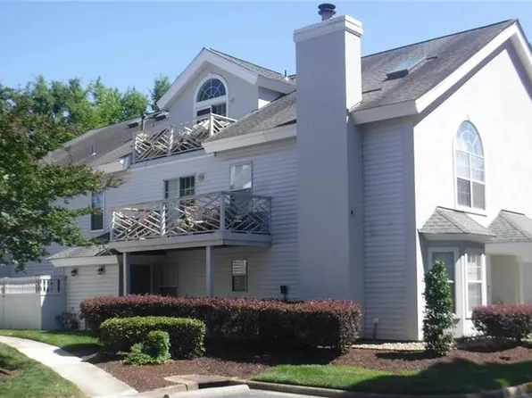 423 Seahorse Run, Chesapeake, VA 23320