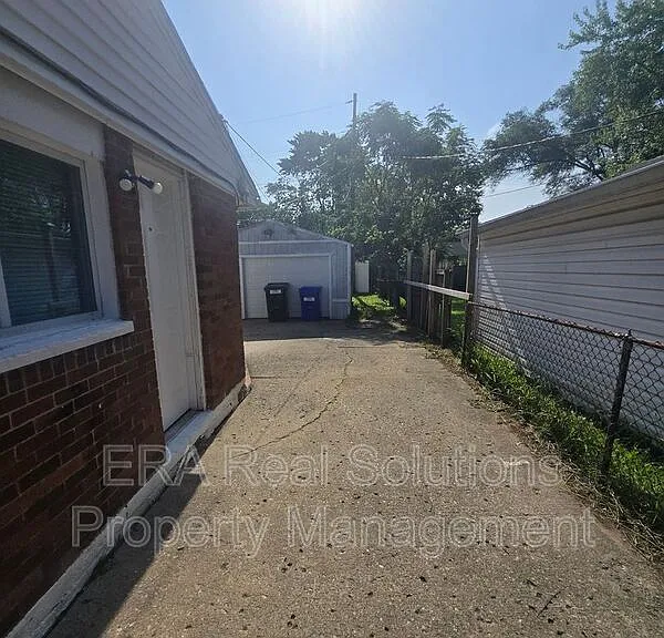 1290 Beechwood Rd — Photo 9