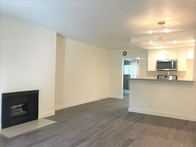 Rodeo Apartments — Photo 17