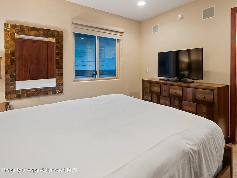 650 S Monarch St #4 — Photo 29