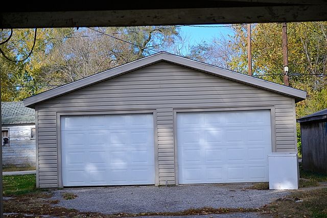 2nd image of 1107 Cass St