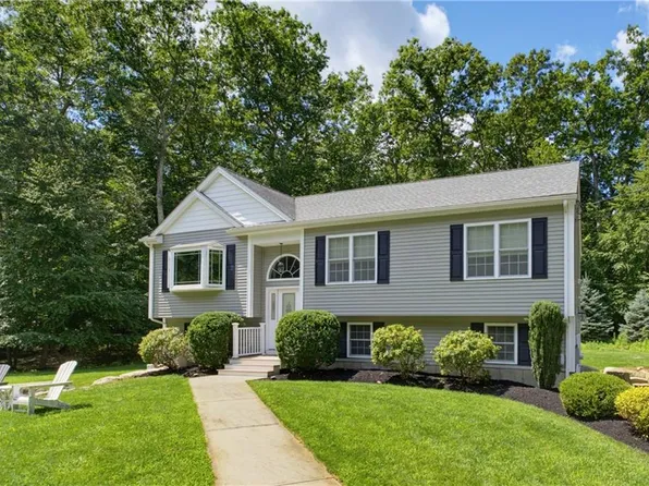 102 Bramble Bush Rd, Coventry, RI 02816