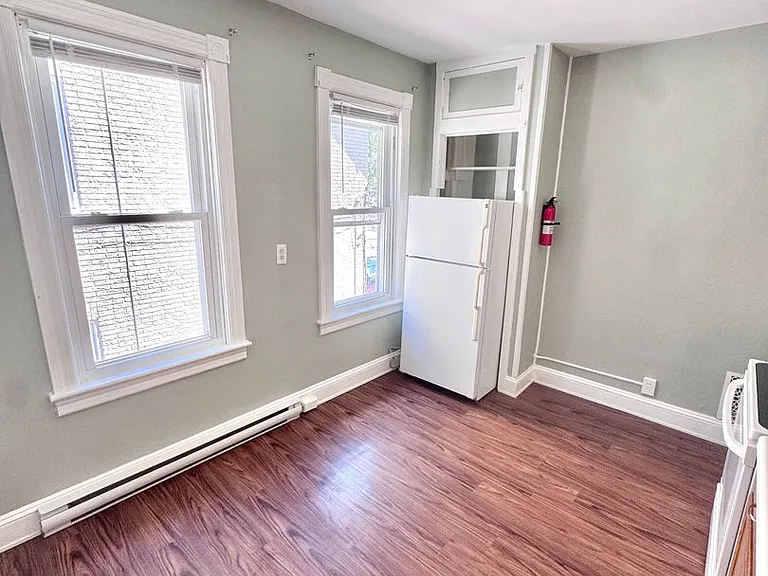229 E Union Blvd — Photo 14