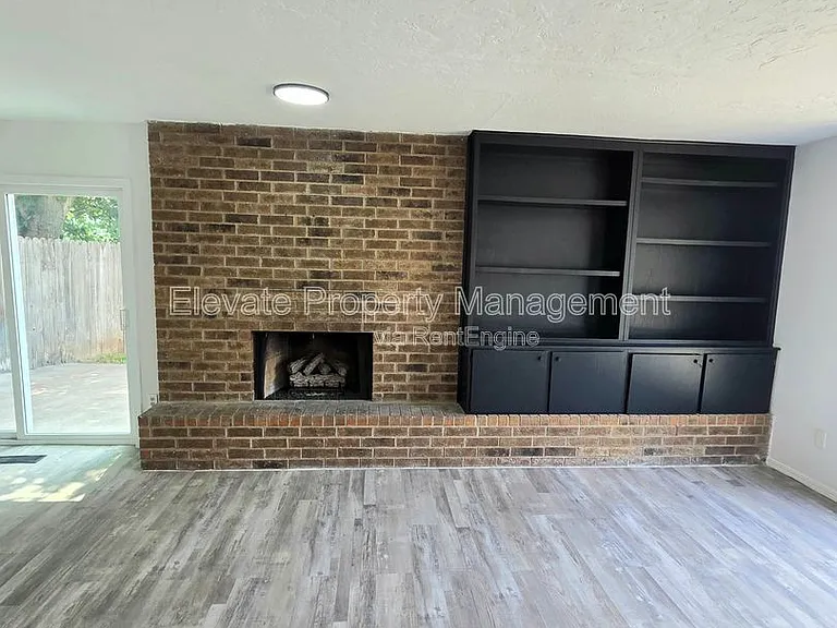 524 Westwood Ct — Photo 5