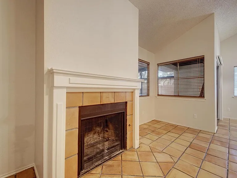 6305 Evangeline Trl — Photo 6