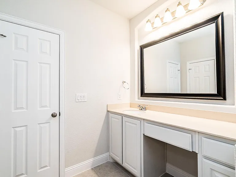 3816 Walden Dr — Photo 11