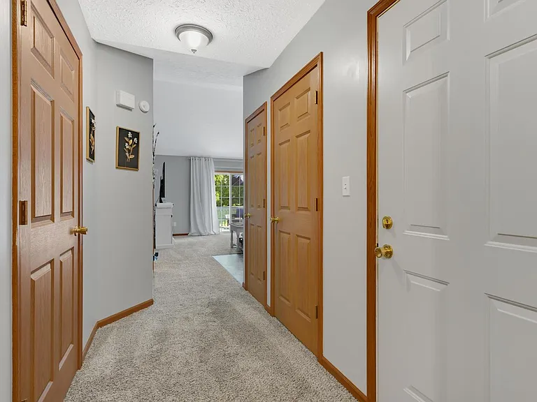 3953 & 3954 Mount Vernon Blvd — Photo 30