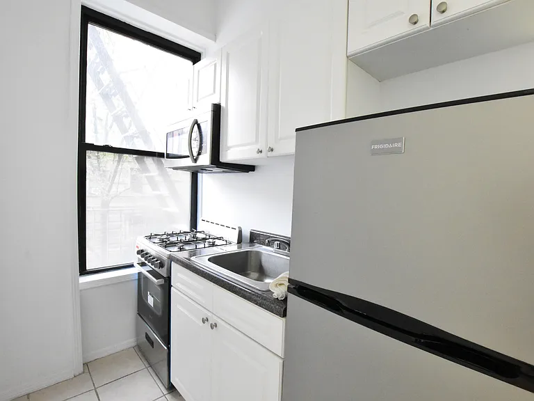 101 W 75th St #3C — Photo 1